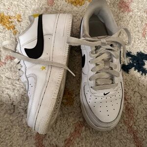 Nike Air Force 1 LV8 "Have a Nike Day" sneakers Youth Size 5 / Women’s Size 6.5